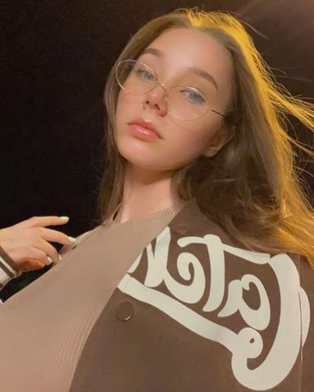 Дочь Юлии Началовой поделилась кадрами своего 16-летия в компании отца и его семьи