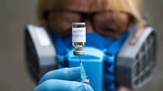 Десятки тысяч людей могут получить осложнения от русской вакцины. Но это нормально