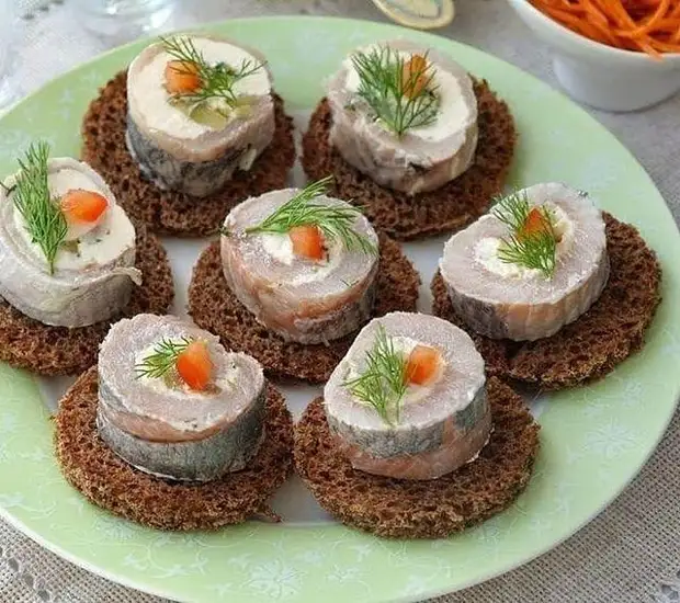 Закуски из селедки на праздничный стол рецепты с фото простые и вкусные