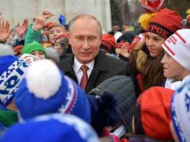 Ребенок ошарашил Путина репликой на Кремлевской елке Ребенок ошарашил Путина репликой на Кремлевской елке