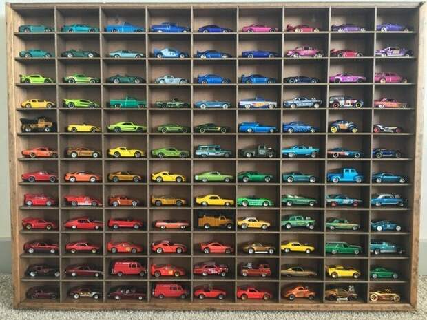 20. "Моя коллекция моделей Hotwheels, которую я храню в своем офисе" 20. "Моя коллекция моделей Hotwheels, которую я храню в своем офисе"