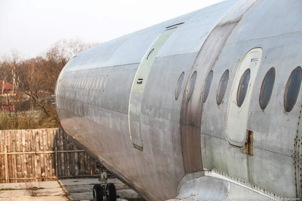 Brezhnevs17 Самолет Брежнева в украинском огороде