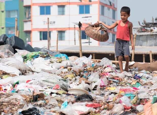 Пластиковый позор Британии Права человека, бангладеш, великобритания, детский труд, мусор, третий мир, экология, эксплуатация