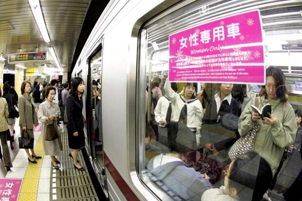 Женские вагоны метро: необходимость или роковая ошибка? вагоны, женщины, метро, мир, япония