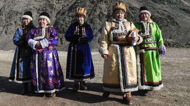 Алтайские женщины точно знают, что с пьянством можно и нужно бороться. / Фото: www.bbc.com