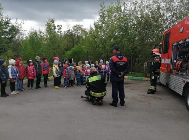 Пожарные провели занятия в детском саду