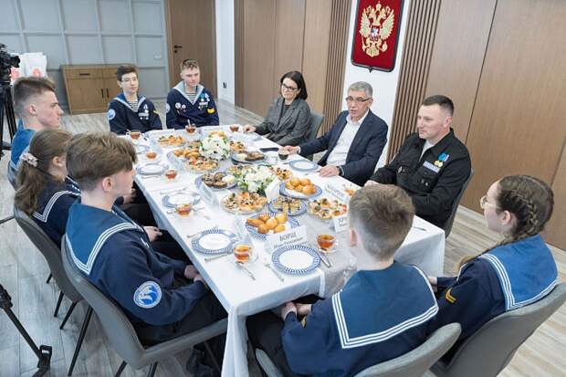 Губернатор Тульской области встретился с юными корабелами и обсудил их достижения