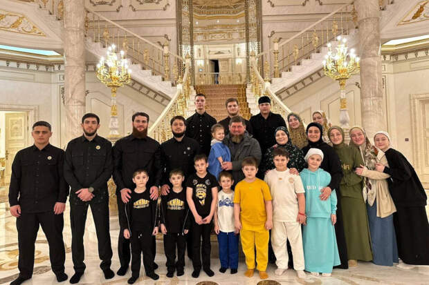Глава Чеченской Республики Рамзан Кадыров как один из самых неоднозначных и в то же время самых влиятельных политических деятелей всегда вызывал интерес как у российских граждан, так и за пределами...-3