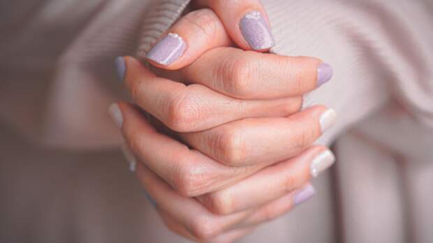 Пять главных трендов весеннего маникюра: горошек, анималистичный принт и не только