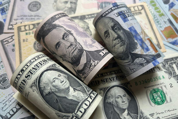 Финансист Смирнов: доллар будет стоить 73 рубля на следующей неделе