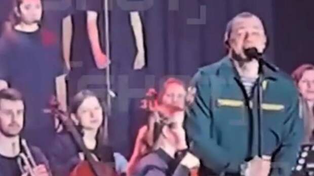 Служащий в армии рэпер Макан с детским хором выступил для сотрудниц Росгвардии