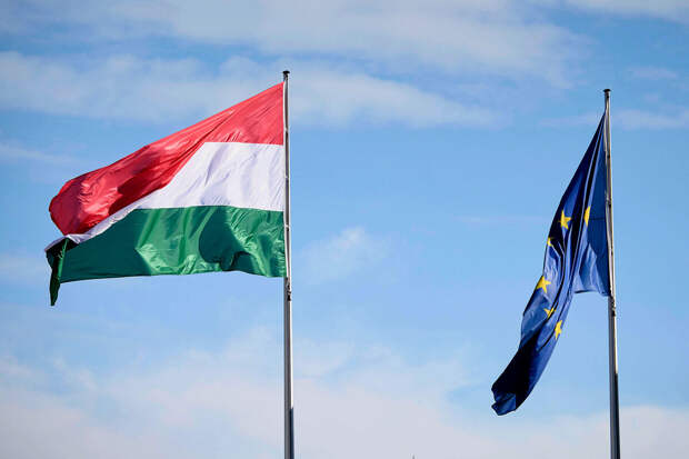 Лахбиб: Венгрия препятствует политике ЕС, ее нужно лишить права вето