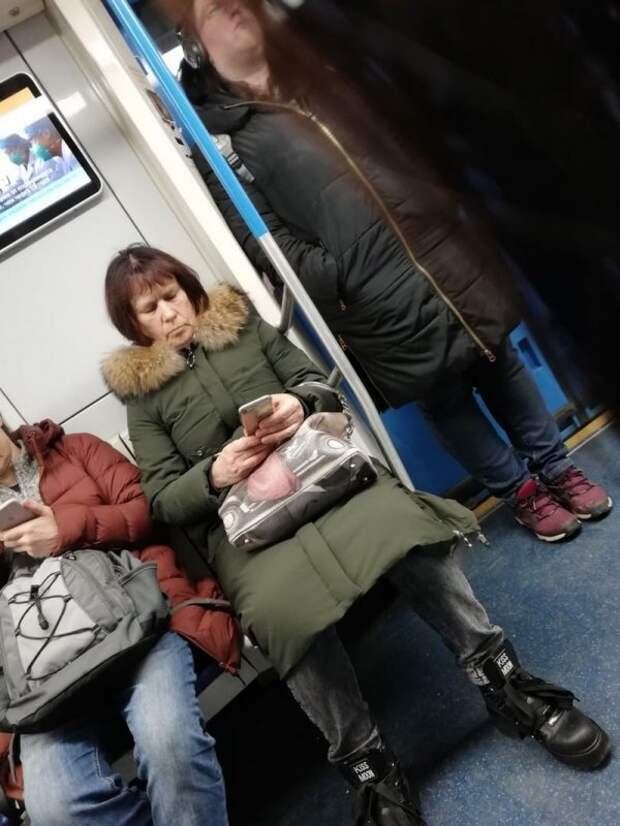 Чудаки и модники из метро