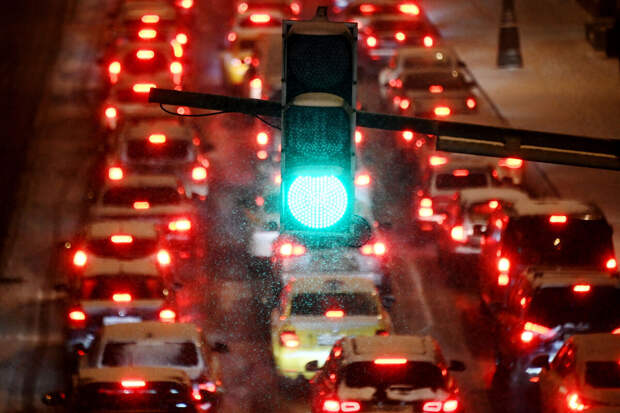 В Кемерове рабочая неделя началась с 7-балльных пробок и задержек такси