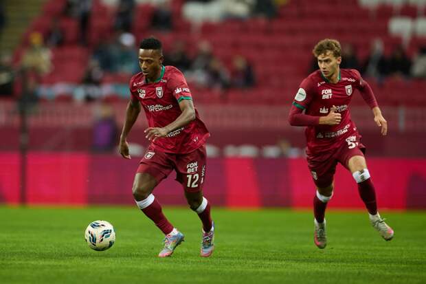 Судейский скандал, гол в стиле Ван Бастена: чем запомнился первый матч Артиги в «Рубине»