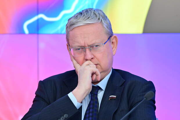 В Госдуме высказались об увеличении рабочих дней словами «чтобы умирали прямо за станками»