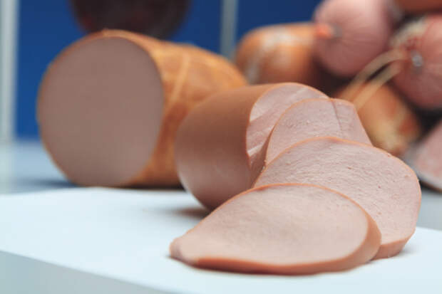 Дихлофос обнаружили в колбасе из Китая