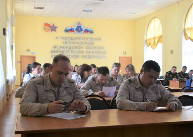 Военнослужащие полигона Капустин Яр написали «Диктант Победы»