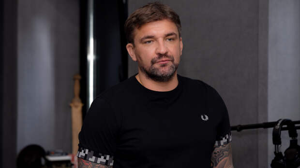«Поворачиваюсь, а он за плечом»: Баста — о «сталкинге» Славы Копейкина