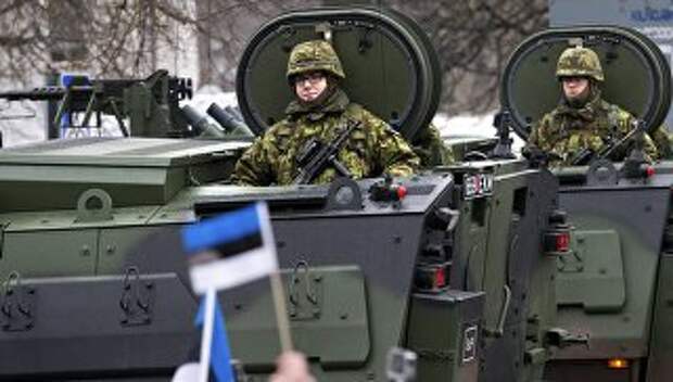 Парад эстонских войск в Нарве в день независимости Эстонии. Архивное фото