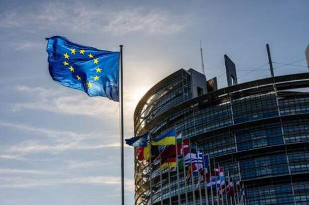 Зампред Еврокомиссии Домбровскис: началось расследование против польского закона о «российском влиянии»