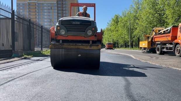Дорожники начали ремонтировать тротуары на Новоизмайловском проспекте