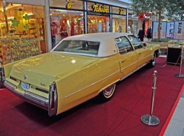 Cadillac Fleetwood Brougham 1974 года