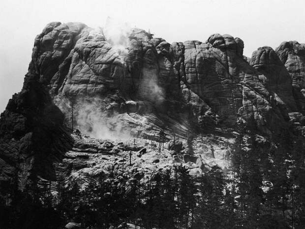 Так выглядела гора Рашмор до создания барельефов президентов США (1905 г.).
