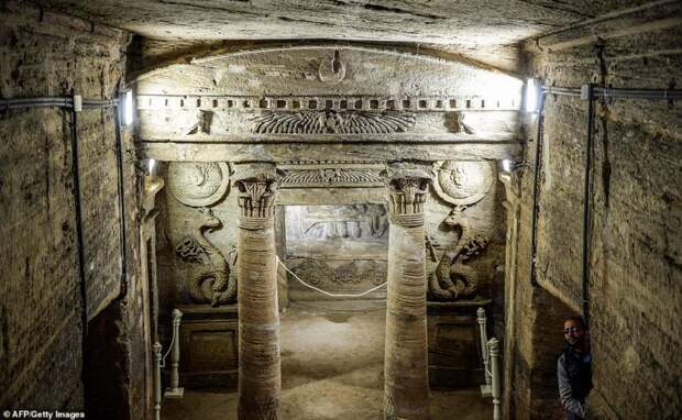 Фотография: Античные сокровища: древние египетские катакомбы, полные удивительных артефактов, открылись для посещения №4 - BigPicture.ru