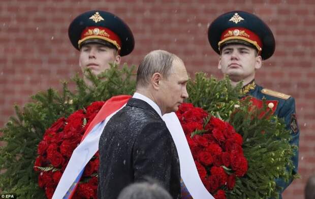 22 июня в День памяти и скорби В. Путин попал под сильнейший ливень