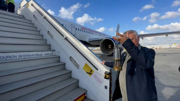 Самолет российской делегации с Благодатным огнем вылетел из Тель-Авива в Москву