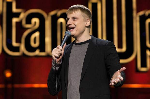 Слава Комиссаренко предложил зрителю выстрелить в Александра Лукашенко из лука