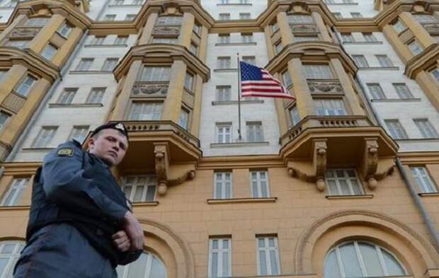 США сократят 750 сотрудников дипмиссии в России из-за санкций