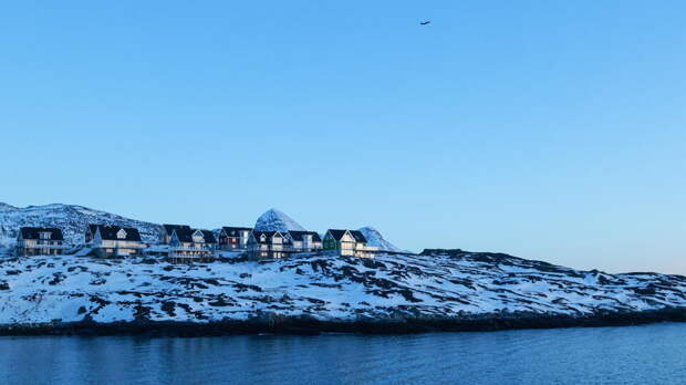 Bild: Дания отправила в Гренландию советское судно в качестве казармы