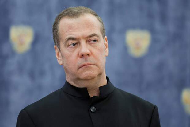 Медведев оценил вероятность выхода США из НАТО