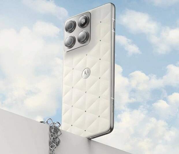 Очень тонкий корпус и при этом нормальный аккумулятор и мощная платформа. Стало известно, сколько будут просить за Lenovo Moto X70 Air Pro