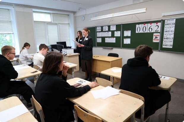 Свердловские выпускники сдают самый массовый экзамен по русскому языку