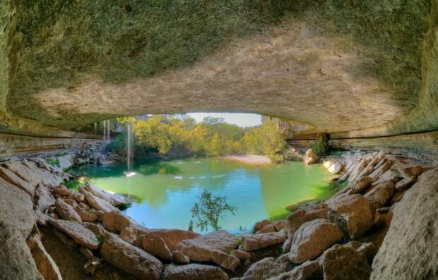 Озеро Гамильтон Пул (Техас, США). Фото / Hamilton Pool photo
