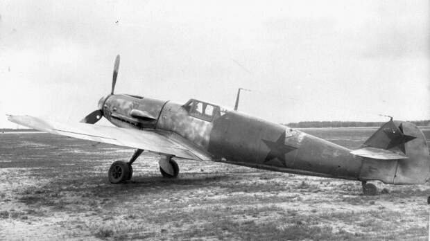 Немецкий истребитель Мессершмитт Bf 109G-2 (№14513) на испытаниях в НИИ ВВС Красной армии. 1943 год. история, ретро, фото