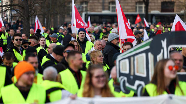 Движение общественного транспорта парализовано по всей Германии из-за забастовки