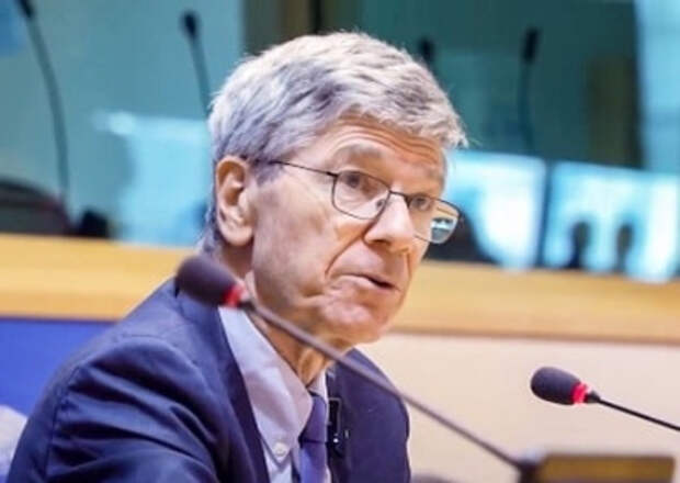 Сакс назвал две причины враждебности Европы к России Сакс назвал две причины враждебности Европы к России
