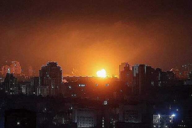 Киев подвергся массированной атаке