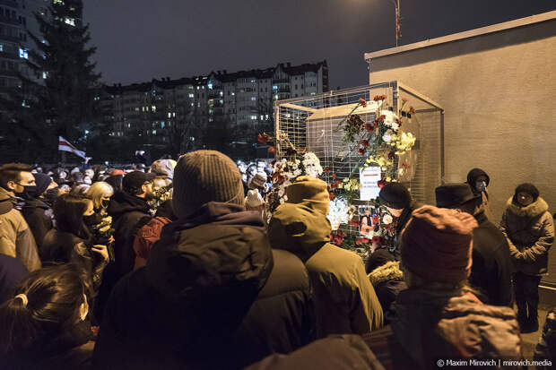 Площадь Перемен прощается с Романом Бондаренко.