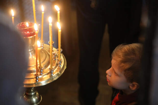 Прощеное воскресенье 2026: у кого нужно просить прощение, приметы, традиции