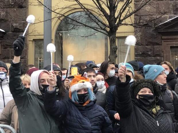 Московский "мирный протест": бесноватые
