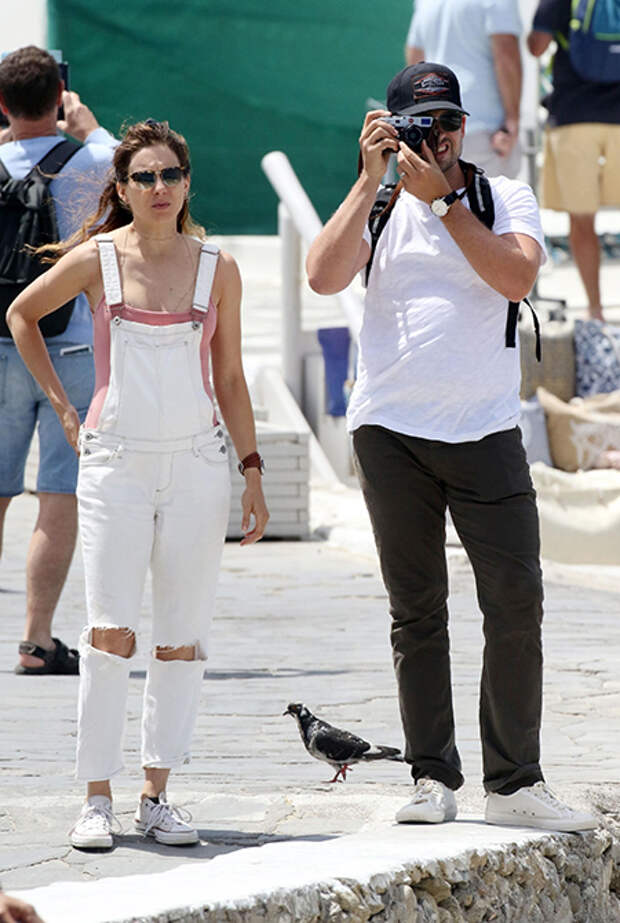 Патрик Джей Адамс жена Миконос