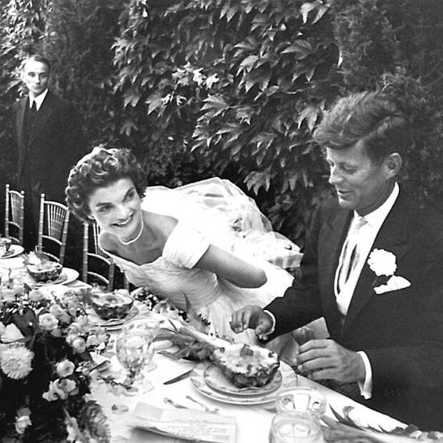 12 сентября 1953 года, Джон Ф. Кеннеди женился на Жаклин Бувьер в Ньюпорте, Род-Айленд. Весь Мир в объективе, ретро, фотографии