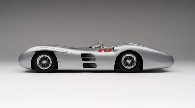 Mercedes-Benz W196 был построен по самым передовым технологиям тех времен/ Фото: amalgamcollection.com Mercedes-Benz W196 был построен по самым передовым технологиям тех времен/ Фото: amalgamcollection.com