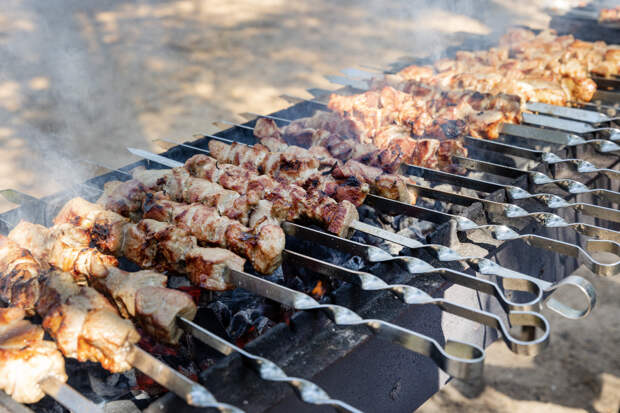 Гастроэнтеролог развеяла миф о стрессе для пищеварения из-за жирной пищи