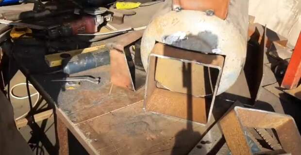 Как сделать дровяную печь-паровозик из газового баллона